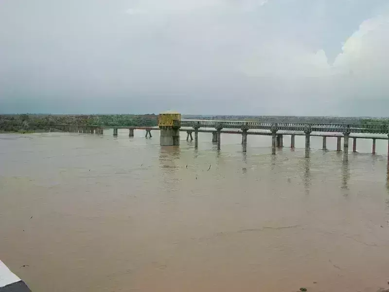 मुरैना चंबल नदी खतरे के निशान से महज 14 मीटर नीचे, आ सकती है बाढ़ प्रशासन अलर्ट मुरैना चंबल नदी खतरे के निशान से महज 14 मीटर नीचे, आ सकती है बाढ़ प्रशासन अलर्ट