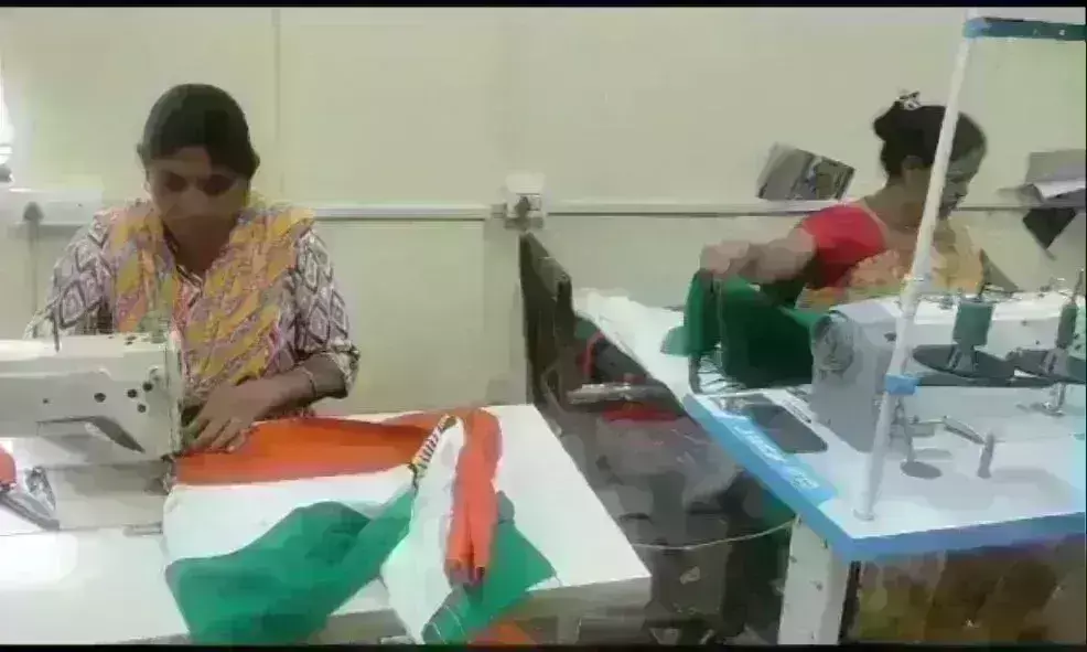 स्वतंत्रता दिवस पर केंद्र शासित सहित 13 राज्यों में फहराया जाएगा ग्वालियर मध्य भारत खादी संघ में तैयार राष्ट्रीय ध्वज तिरंगा