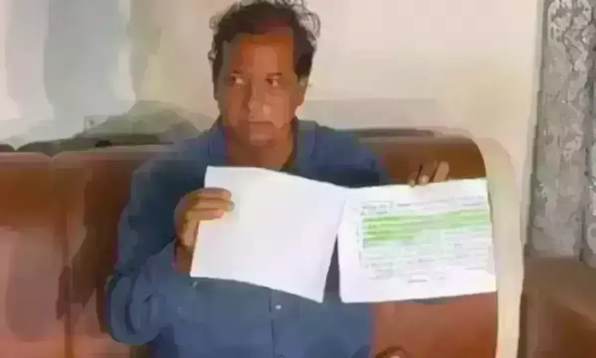 राजस्थान की राजनीति में लाल डायरी से हलचल मचाने वाले पूर्व मंत्री गुढ़ा की बढ़ी मुश्किलें, घर पहुंची पुलिस राजस्थान की राजनीति में लाल डायरी से हलचल मचाने वाले पूर्व मंत्री गुढ़ा की बढ़ी मुश्किलें, घर पहुंची पुलिस