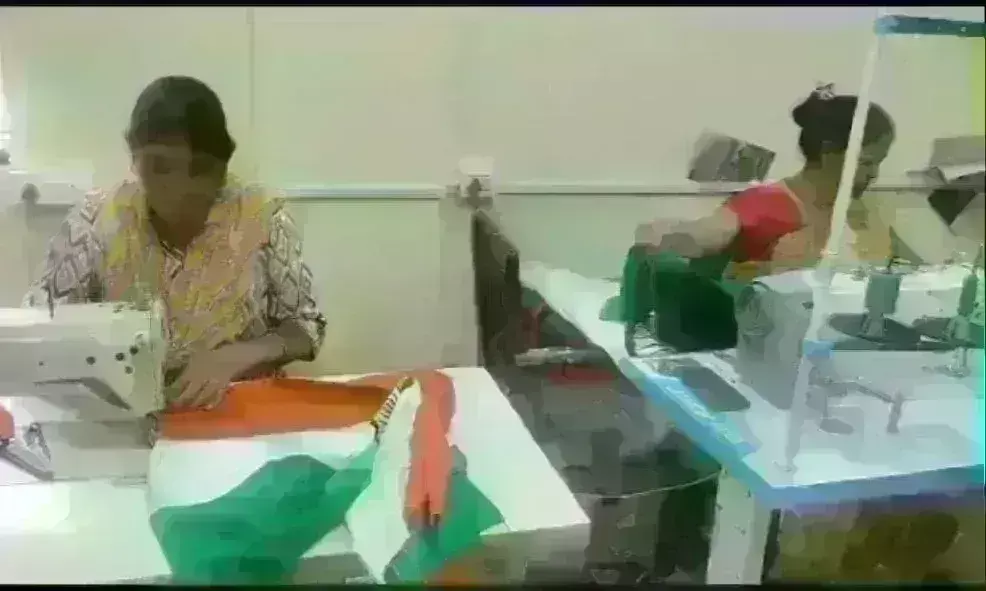 स्वतंत्रता दिवस पर केंद्र शासित सहित 13 राज्यों में फहराया जाएगा ग्वालियर मध्य भारत खादी संघ में तैयार राष्ट्रीय ध्वज तिरंगा