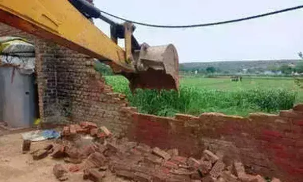 नूंह में दंगाइयों पर प्रशासन की बड़ी कार्रवाई, 200 अवैध झुग्गियों पर चला बुलडोजर