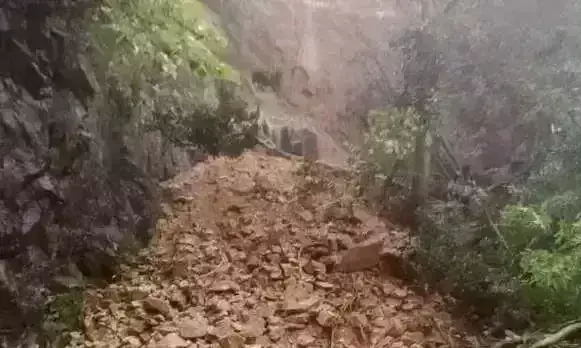 उत्तराखंड के गौरीकुंड में लैंडस्लाइड, 19 लोग लापता, तीन दुकानें ध्वस्त, बचाव अभियान शुरू