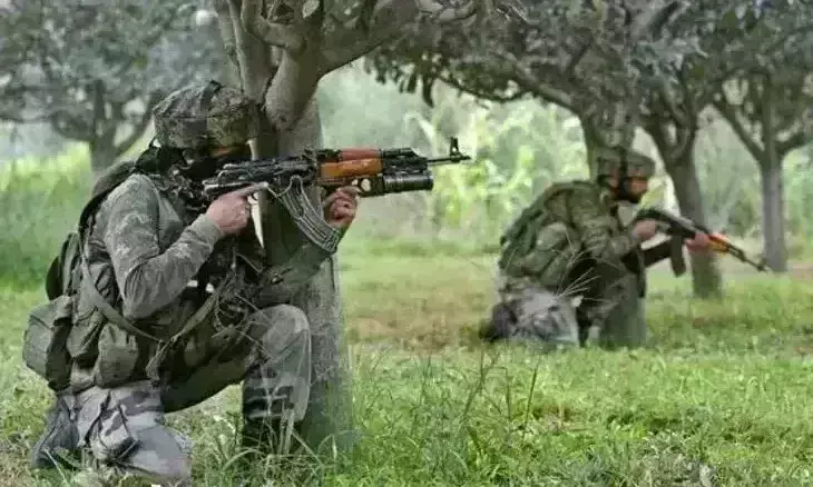 कुलगाम में सुरक्षाबलों और आतंकियों के बीच मुठभेड़, 3 जवान शहीद कुलगाम में सुरक्षाबलों और आतंकियों के बीच मुठभेड़, 3 जवान शहीद