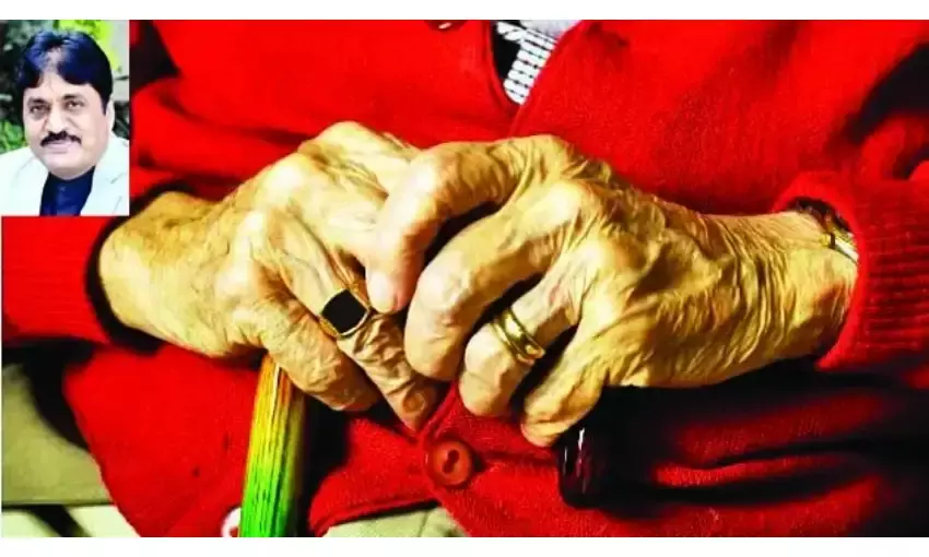 वृद्धों को आत्म-गौरव के रूप में स्वीकारें वृद्धों को आत्म-गौरव के रूप में स्वीकारें