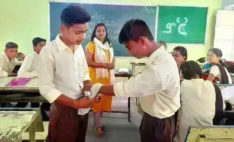 उमंग स्कूल हेल्थ एंड वैलनेस प्रोग्राम में स्टूडेंट्स ने रोल प्ले से स्वस्थ रिश्ते और साइबर सुरक्षा का दिया संदेश उमंग स्कूल हेल्थ एंड वैलनेस प्रोग्राम में स्टूडेंट्स ने रोल प्ले से स्वस्थ रिश्ते और साइबर सुरक्षा का दिया संदेश