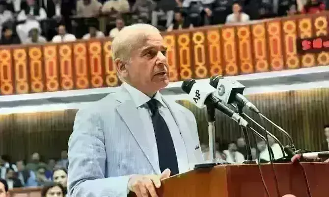 पाकिस्तान में भंग हुई संसद, निर्वाचन का रास्ता साफ,  इमरान खान के चुनाव में हिस्सा लेने पर संशय