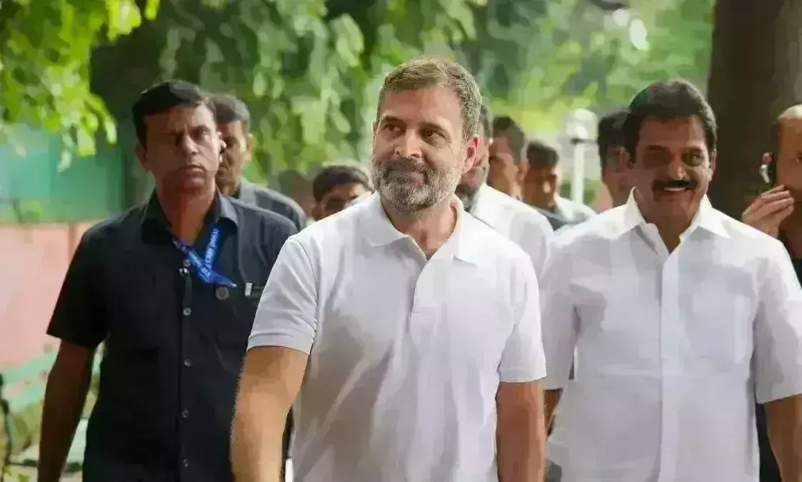 राहुल गांधी वायनाड के लिए रवाना, सांसदी बहाल होने के बाद पहला दौरा राहुल गांधी वायनाड के लिए रवाना, सांसदी बहाल होने के बाद पहला दौरा