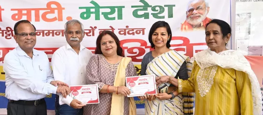 डीपीआरओ ने सपत्नीक रक्तदान कर युवाओं में भरा जोश