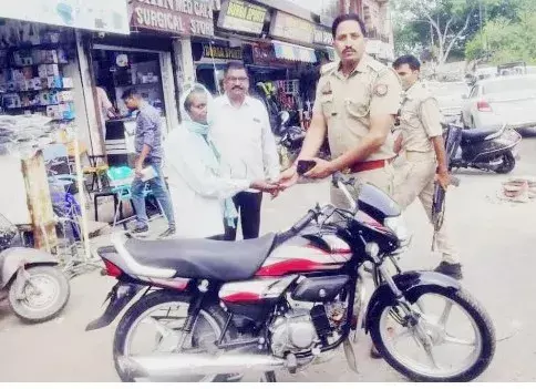 नागरिक सेवा से थाना एमएम गेट पुलिसकर्मियों ने तोड़ दी पुलिस की नाकारत्मक छवि