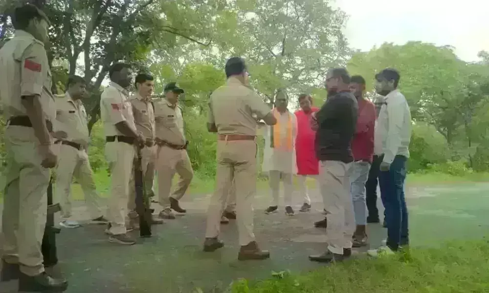 श्योपुर : मोटरसाइकिल सवार बदमाशों ने कट्टा अड़ाकर राकेश गर्ग परिवार से छीने गहने, तलाश में जुटी पुलिस श्योपुर : मोटरसाइकिल सवार बदमाशों ने कट्टा अड़ाकर राकेश गर्ग परिवार से छीने गहने, तलाश में जुटी पुलिस