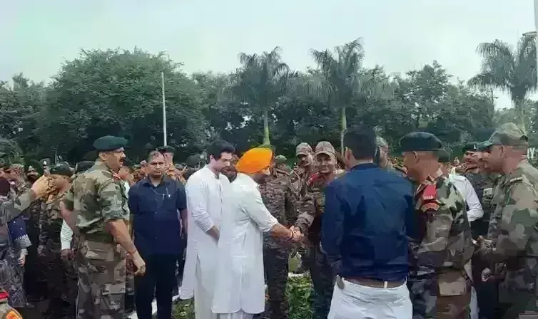 फिल्म अभिनेता सनी देओल ने मध्य प्रदेश में सैनिकों के साथ मनाया स्वतंत्रता दिवस