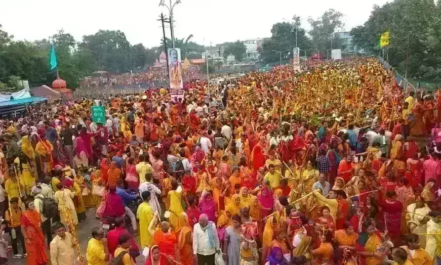 सीहोर में उमड़ा शिवभक्तों का सैलाब, पंडित प्रदीप मिश्रा के नेतृत्व में शुरू हुई कावड़ यात्रा सीहोर में उमड़ा शिवभक्तों का सैलाब, पंडित प्रदीप मिश्रा के नेतृत्व में शुरू हुई कावड़ यात्रा