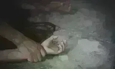 पिता की गंदी करतूत : 16 साल की नाबालिग बीमार बेटी को  नशीली दवा खिलाकर, पिता ने किया रेप