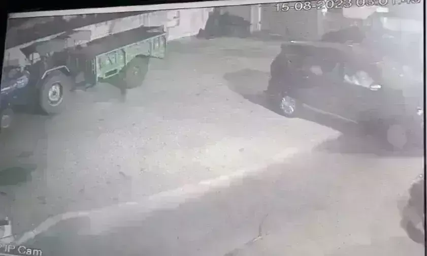 पार्षद की 1 साल 11 महीने की भतीजी की दर्दनाक मौत, दादा-दादी के साथ सोई थी सानवी, रात 2 बजे पहुंची हाईवे पार्षद की 1 साल 11 महीने की भतीजी की दर्दनाक मौत, दादा-दादी के साथ सोई थी सानवी, रात 2 बजे पहुंची हाईवे