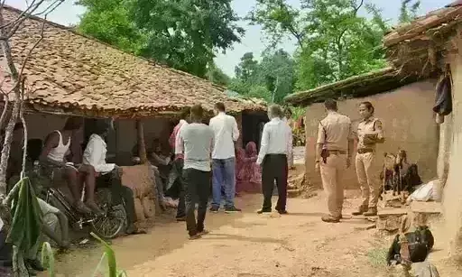 मऊगंज जिले में झोलाछाप ने महिला का किया ऑपरेशन, आतें आयी बाहार, कैंची ब्लेड छोड़कर भागा