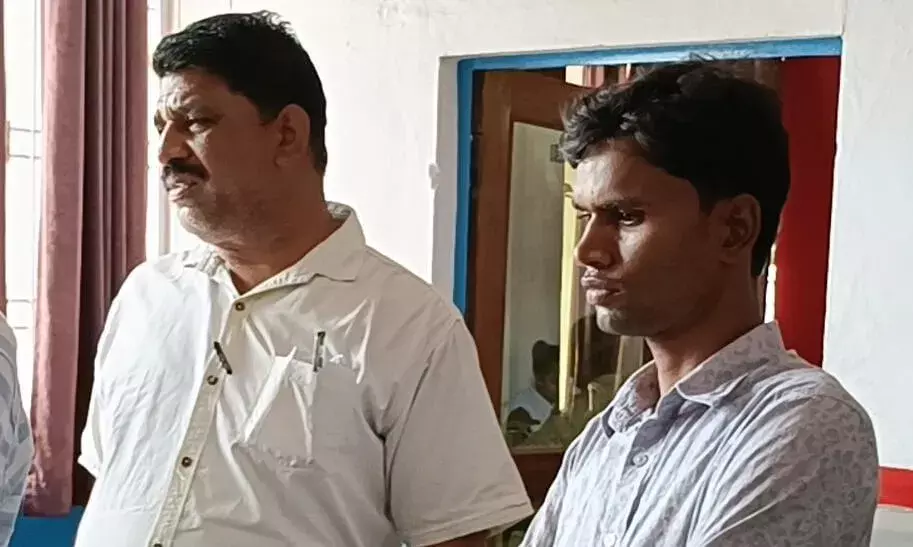 डीएलएड परीक्षा : व्यंकट क्रमांक 2 में पकड़ा गया फर्जी परीक्षार्थी,केन्द्राध्यक्ष ने पुलिस को सौंपा