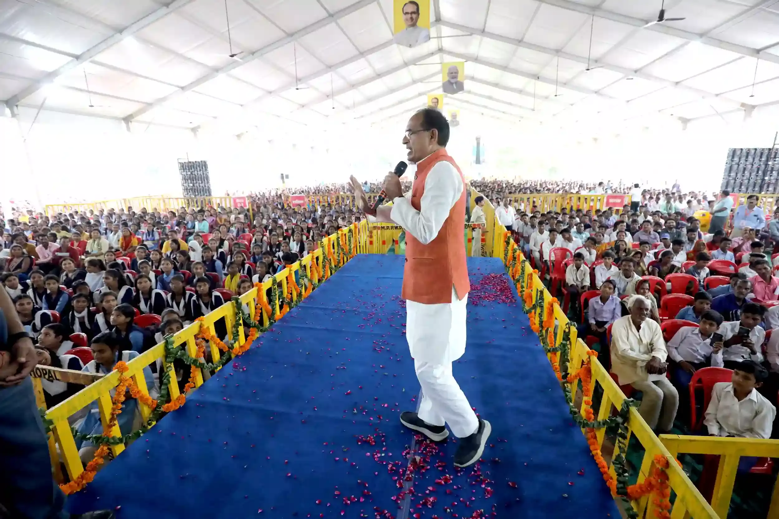 मुख्यमंत्री चौहान ने 5 लाख विद्यार्थियों के खातों  में सायकिल के लिए सिंगल क्लिक से अंतरित किए 207 करोड़ रूपए