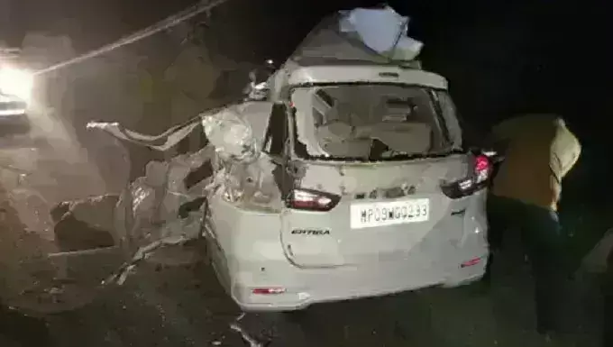 खंडवा में ट्रक ने कार को मारी टक्कर, 5 युवकों की मौत