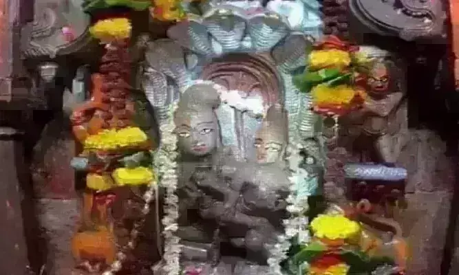 नागचंद्रेश्वर मंदिर में दर्शन करने उमड़ा जनसैलाब, 3 लाख से अधिक ने किए दर्शन नागचंद्रेश्वर मंदिर में दर्शन करने उमड़ा जनसैलाब, 3 लाख से अधिक ने किए दर्शन
