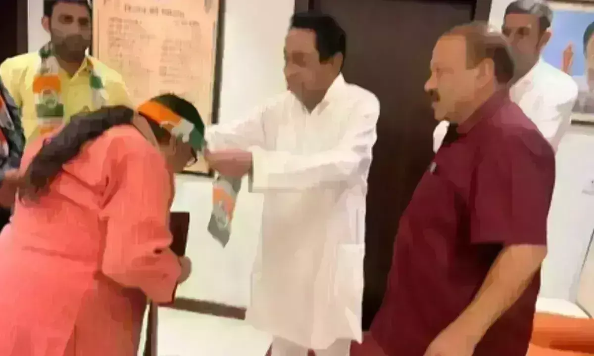 पूर्व एसडीएम उमा करारे ने थामा कांग्रेस का हाथ, कमलनाथ ने दिलाई सदस्यता पूर्व एसडीएम उमा करारे ने थामा कांग्रेस का हाथ, कमलनाथ ने दिलाई सदस्यता