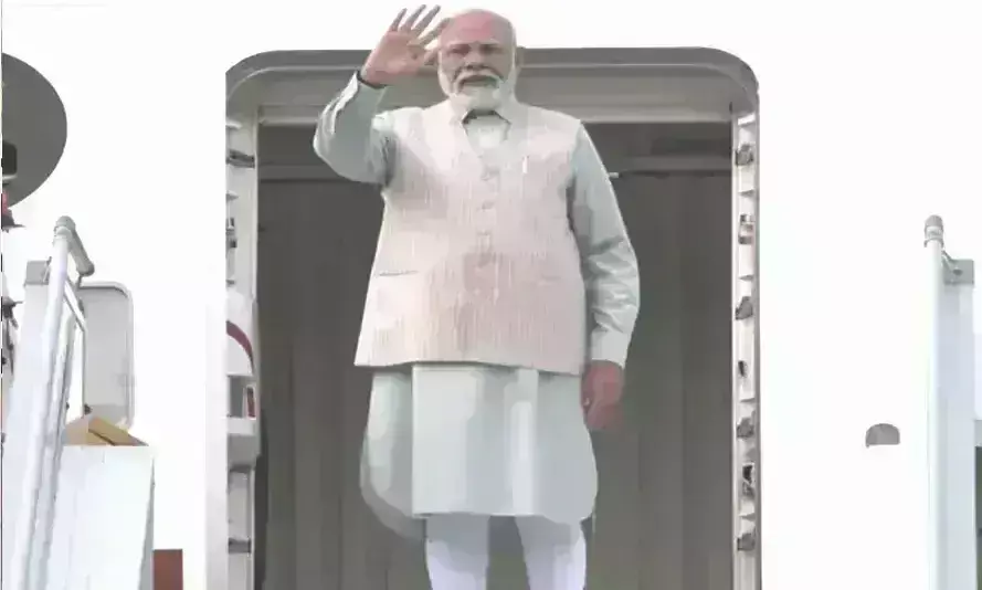 प्रधानमंत्री नरेंद्र मोदी दक्षिण अफ्रीका रवाना, BRICS शिखर सम्मेलन में लेंगे भाग प्रधानमंत्री नरेंद्र मोदी दक्षिण अफ्रीका रवाना, BRICS शिखर सम्मेलन में लेंगे भाग