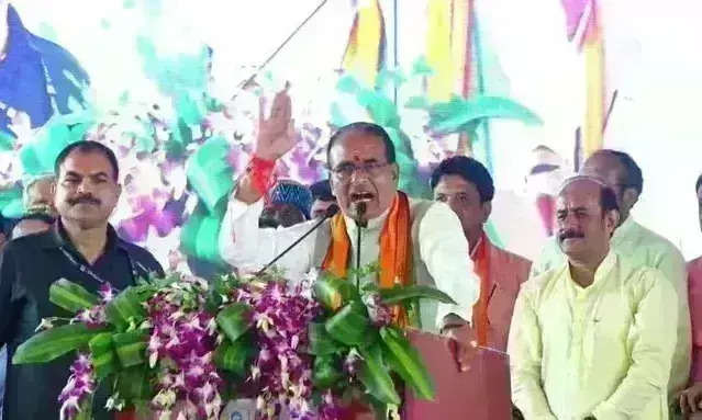 मुख्यमंत्री शिवराज सिंह ने टॉपर्स को दी स्कूटी की चाबी, शहडोल को नगर निगम बनाने का किया ऐलान