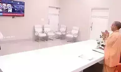 चंद्रयान 3 की सफल लैंडिंग पर योगी आदित्यनाथ ने दी बधाई, कहा - दक्षिण ध्रुव पर पहुंचना भारत के सामर्थ्य का प्रदर्शन