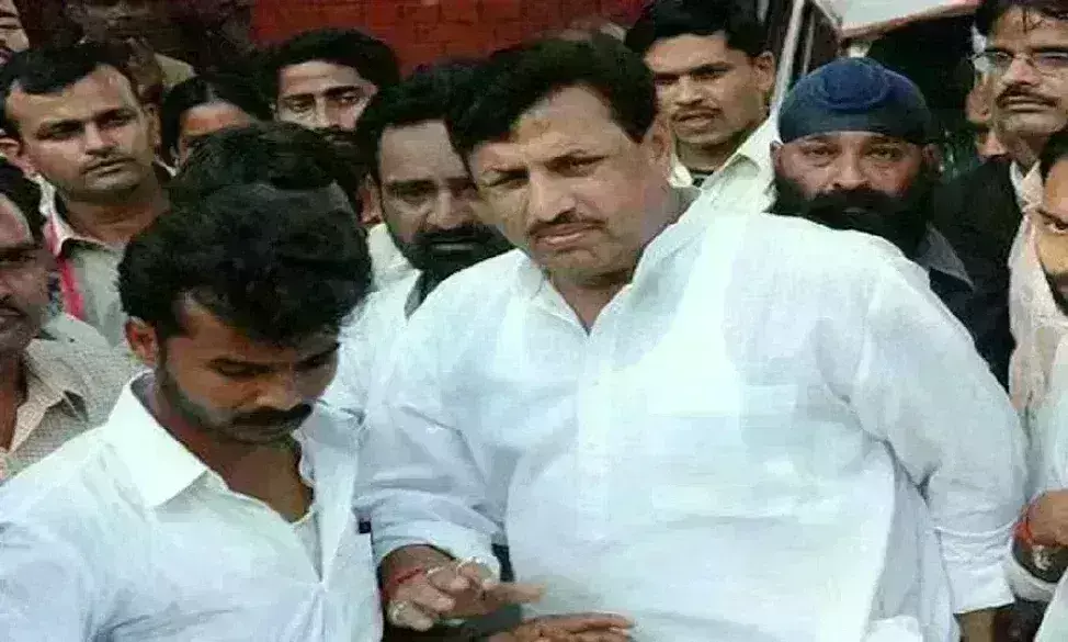 पूर्व मंत्री अमर मणि त्रिपाठी थोड़ी देर में होंगे रिहा, समर्थकों में उत्साह, जता रहे खुशी पूर्व मंत्री अमर मणि त्रिपाठी थोड़ी देर में होंगे रिहा, समर्थकों में उत्साह, जता रहे खुशी