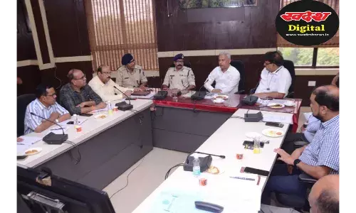 मतदान में बाधा डालने वाले असामाजिक तत्वों को चिन्हित कर बाउण्ड ओवर कर भेजें जेल: संभाग आयुक्त दीपक सिंह