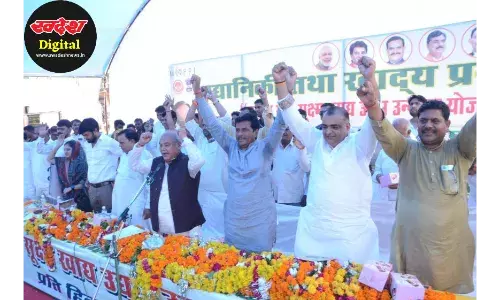 बेरजा और बिल्हारा गांव में भूमि पूजन कर कमलनाथ के ट्वीट पर कृषि मंत्री तोमर ने साधा निशाना कहा  कांग्रेस की  उम्र बढ़ने के साथ उसकी अक्ल  भी हो रही कम