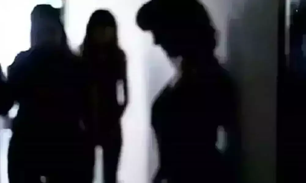 पुलिस की बड़ी कार्रवाई होटल में पकड़ा सेक्स रैकेट, दो महिला सहित एक युवक को किया गिरफ्तार