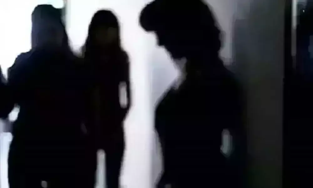 पुलिस की बड़ी कार्रवाई होटल में पकड़ा सेक्स रैकेट, दो महिला सहित एक युवक को किया गिरफ्तार