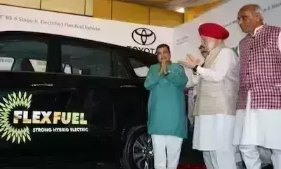 नितिन गडकरी ने लॉन्च की विश्व की पहली Ethanol कार, कहा- आत्मनिर्भर भारत के लिए बड़ा कदम