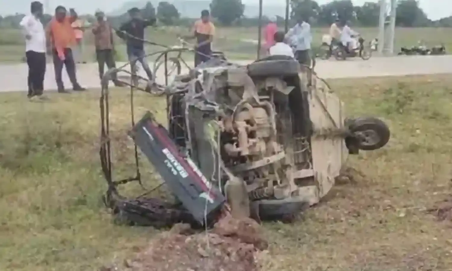 एनएच-30 पर कार-ऑटो में भिड़ंत, तीन महिलाओं की मौत, आधा दर्जन गंभीर एनएच-30 पर कार-ऑटो में भिड़ंत, तीन महिलाओं की मौत, आधा दर्जन गंभीर