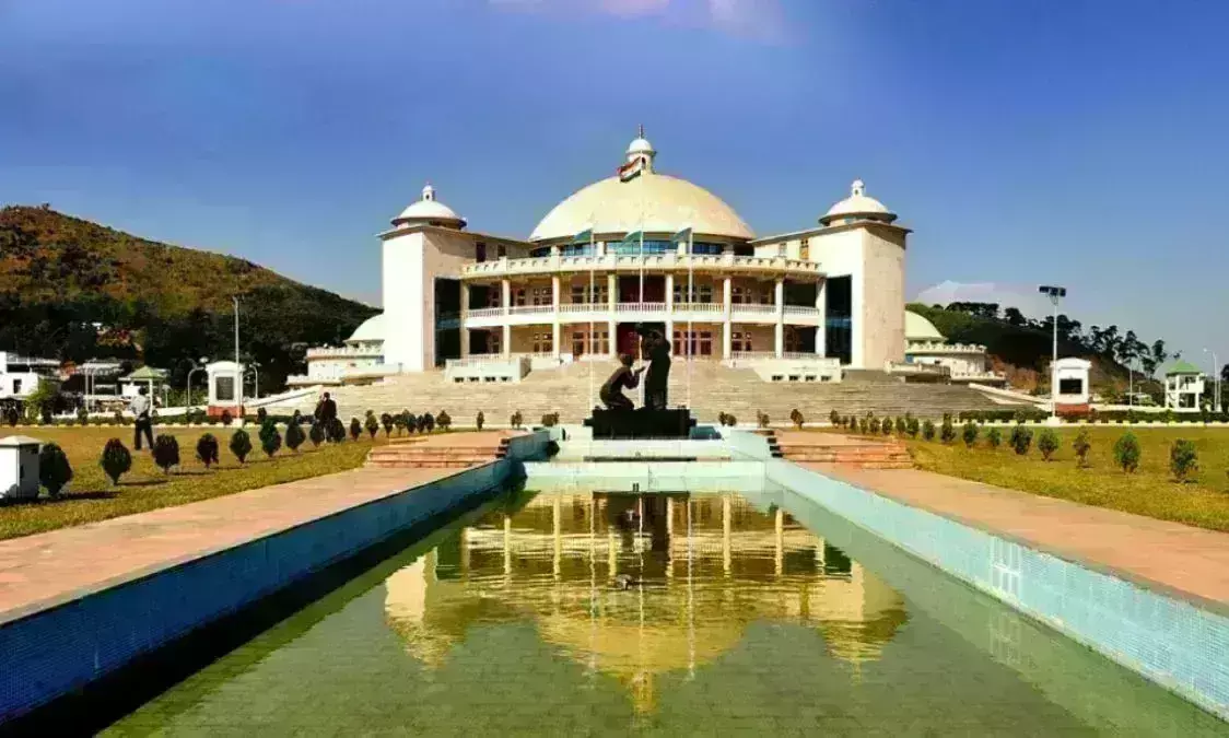 मणिपुर में हिंसा के बाद पहला विधानसभा सत्र, दो मंत्री और 8 विधायकों ने किया बहिष्कार