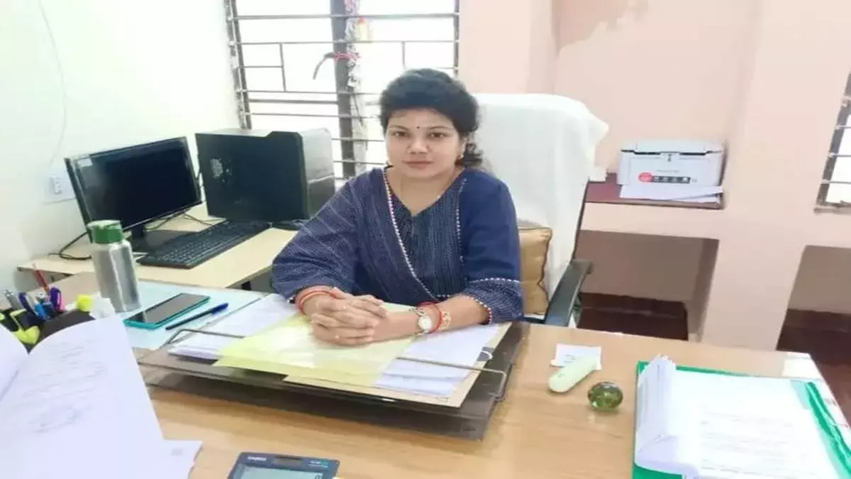 रीवा लोकायुक्त की बड़ी कार्रवाई, उमरिया जिला आबकारी अधिकारी रिनी गुप्ता को 1 लाख 20 हजार की रिश्वत लेते किया ट्रैप