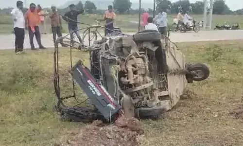 एनएच-30 पर कार-ऑटो में भिड़ंत, तीन महिलाओं की मौत, आधा दर्जन गंभीर
