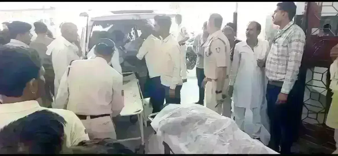 मुरैना के चेरी फैक्ट्री में पांच मजदूरों की गहरे गड्डे में गिरने से मौत, मरने वालों में तीन भाई थे सगे