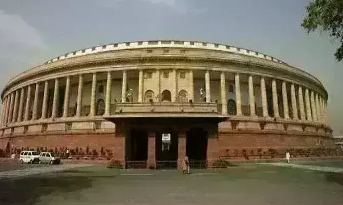 मोदी सरकार ने बुलाया संसद का विशेष सत्र, विपक्ष से लेकर हर कोई हैरान