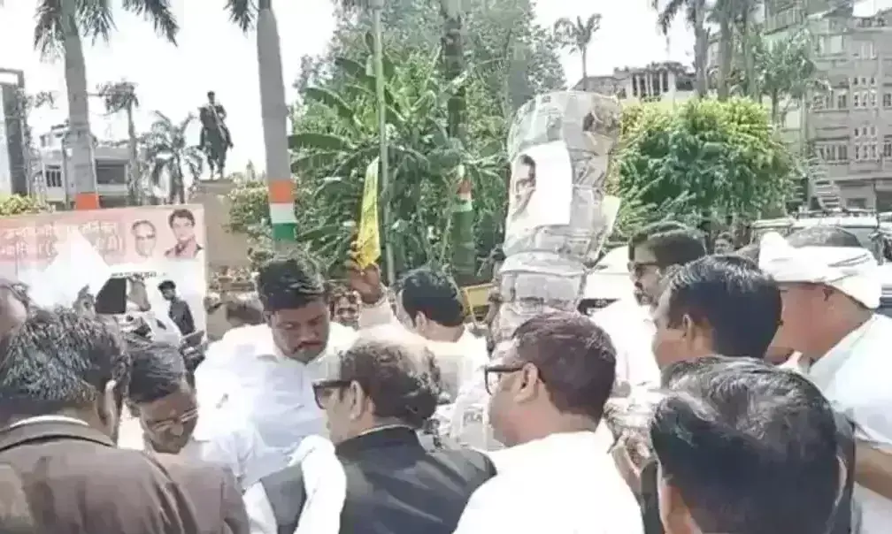 एडवोकेट प्रोटेक्शन एक्ट की मांग को लेकर वकीलों ने सीएम शिवराज का फूंका पुतला