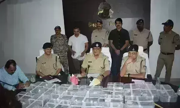 चुनाव से पहले भिंड पुलिस का बड़ा एक्शन, 39 अवैध हथियार सहित 2 तस्करों को किया गिरफ्तार