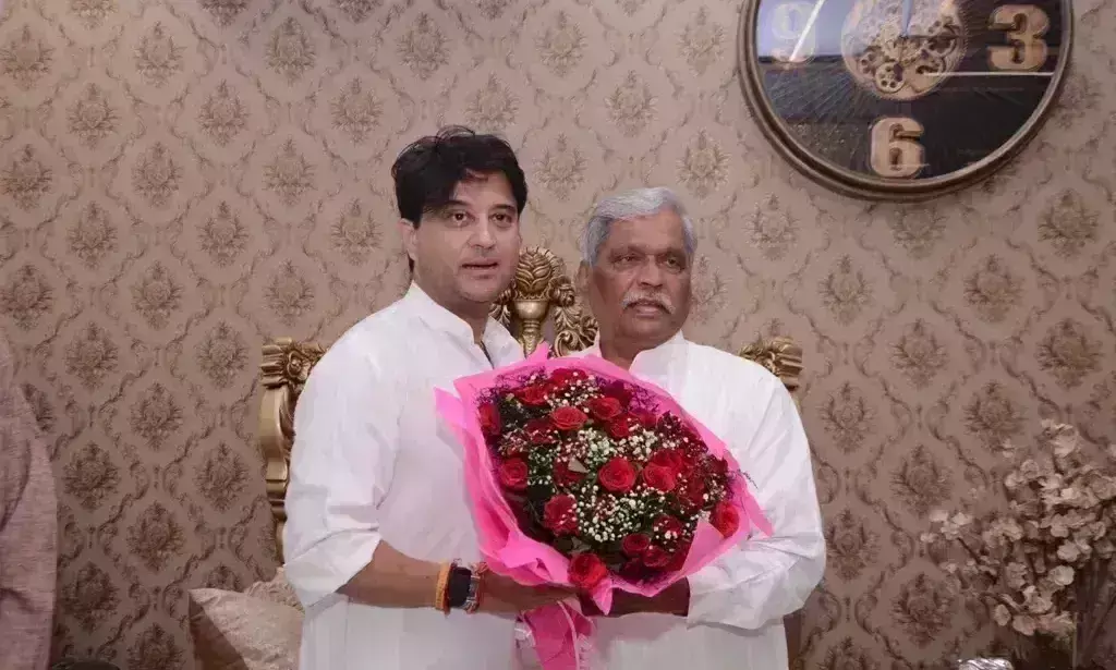 ज्योतिरादित्य सिंधिया ने प्रभात झा से की मुलाकात, बंद कमरे में हुई चर्चा