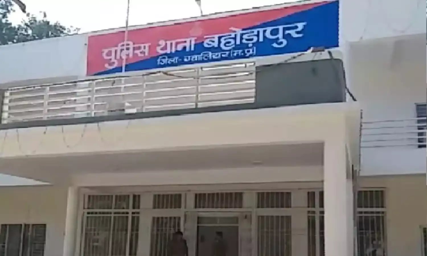 मां और भाई से विवाद पर ऑटो चालक ने लगाई फांसी, पत्नी को बच्चे संग भेजा मायके