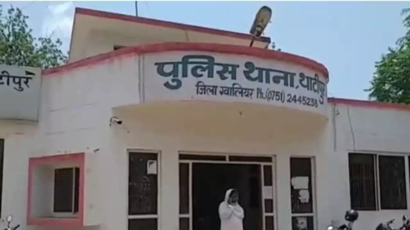 घटना को अंजाम देने के इरादे से घूम रहे बदमाशों को पुलिस ने हथियारों के साथ दबोचा