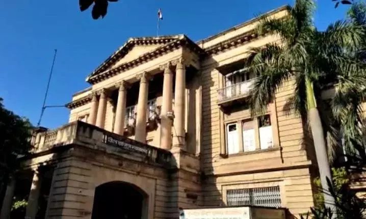 न्यायालय में हत्या के आरोपियों को अधिवक्ताओं ने पीटा, पुलिस ने बचाया न्यायालय में हत्या के आरोपियों को अधिवक्ताओं ने पीटा, पुलिस ने बचाया