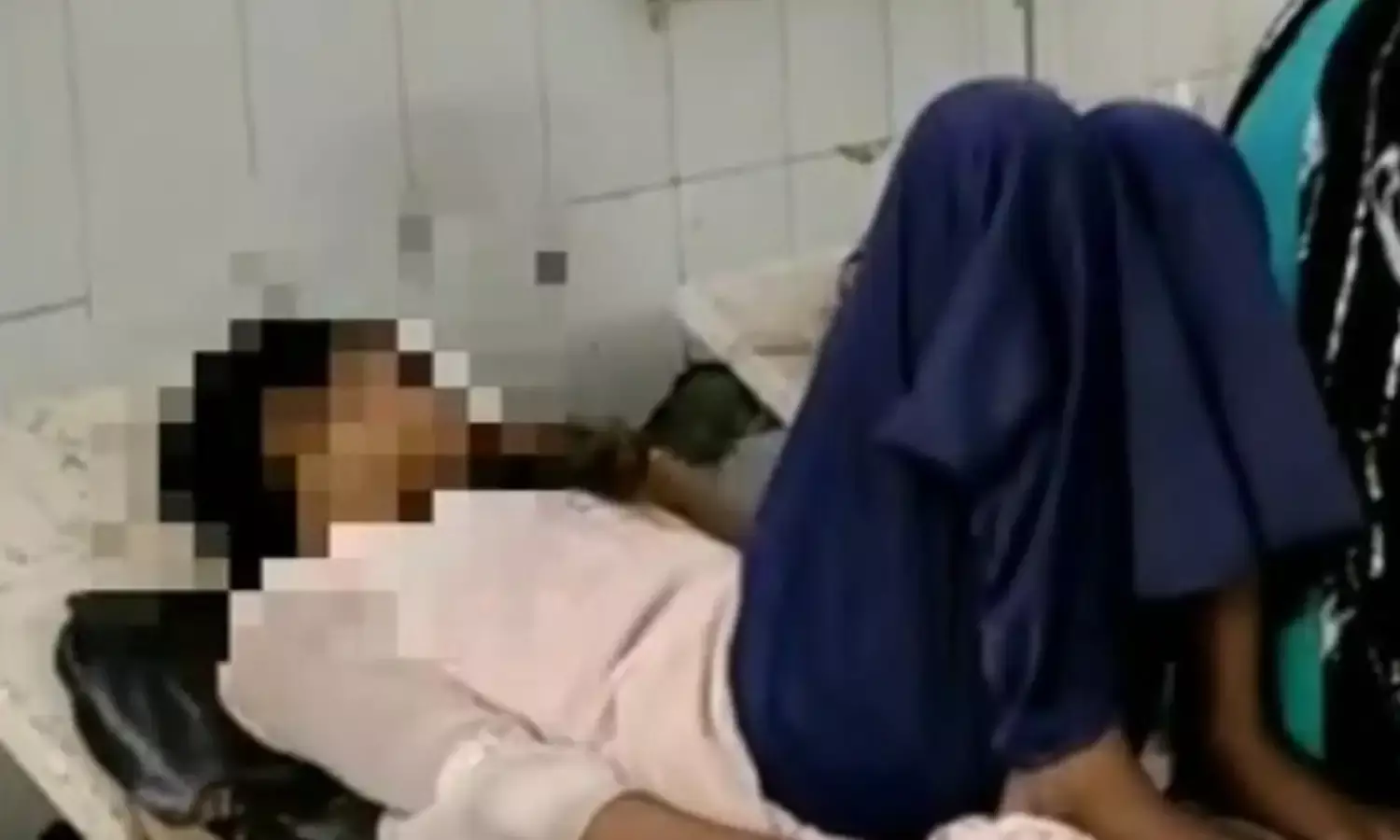 बेडरूम में सोई छात्रा, घर से 50 मी. दूरी पर बेहोश पड़ी मिली, पूछने पर बोली वाशरूम के लिए उठी थी उसके बाद कुछ याद नहीं