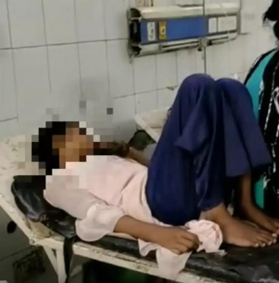 बेडरूम में सोई छात्रा, घर से 50 मी. दूरी पर बेहोश पड़ी मिली, पूछने पर बोली वाशरूम के लिए उठी थी उसके बाद कुछ याद नहीं