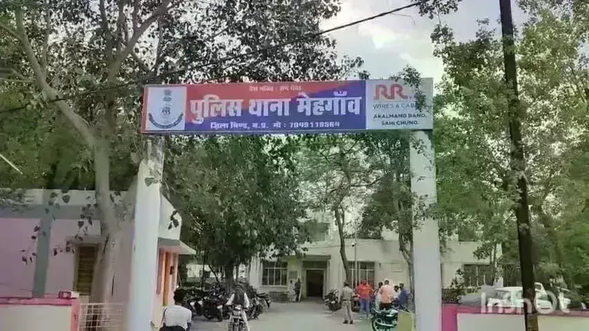 घर के सामने लगे पेड़ पर लटका मिला युवक का शव, जाँच में जुटी पुलिस