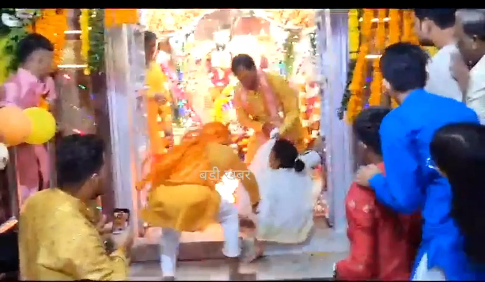 पन्ना के प्रसिद्ध श्री जुगुलकिशोर मंदिर के जन्माष्टमी कार्यक्रम में महारानी जीतेश्वरी ने किया हंगामा, पुलिस ने पहुंचाया सलाखों के पीछे