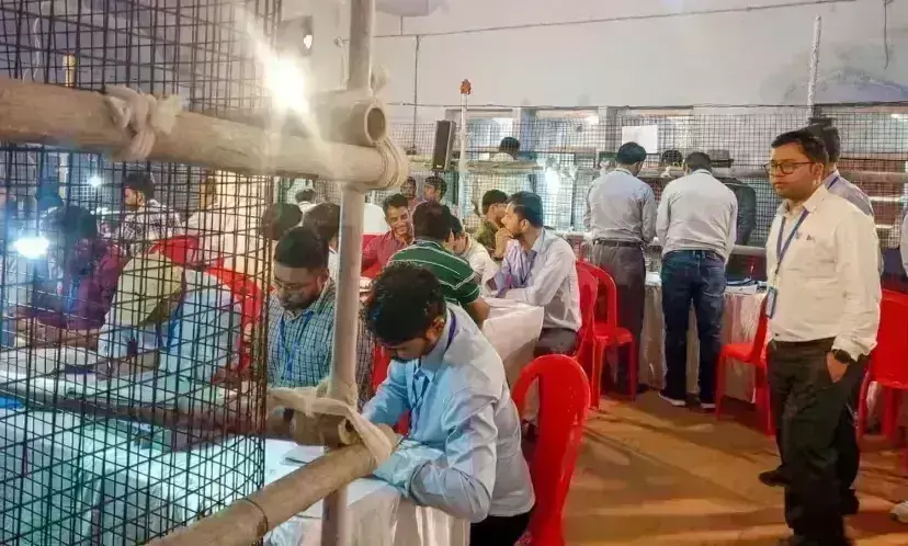 6 राज्यों की 7 विधानसभा सीटों पर मतगणना जारी, भाजपा ने 1 जीती-4 पर बढ़त, घोसी में सपा आगे 6 राज्यों की 7 विधानसभा सीटों पर मतगणना जारी, भाजपा ने 1 जीती-4 पर बढ़त, घोसी में सपा आगे